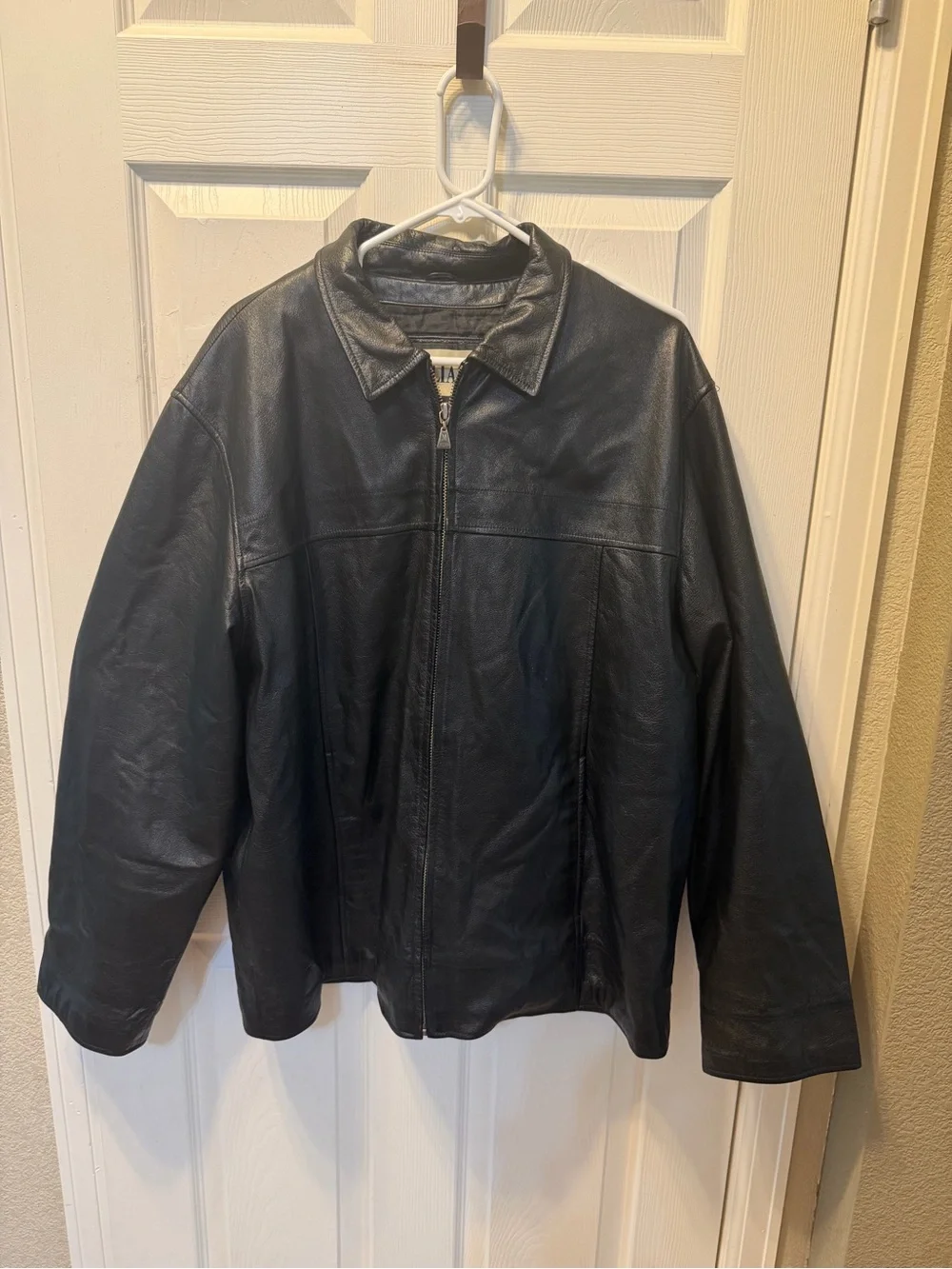 Vintage Men's Black Leather Zip-Front Jacket